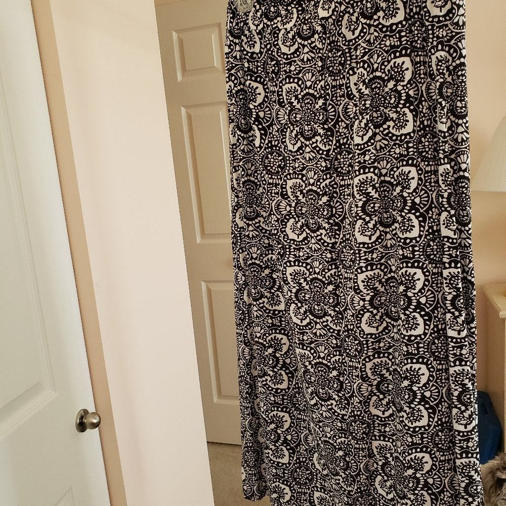 Old Navy, Black/White patterned maxi skirt